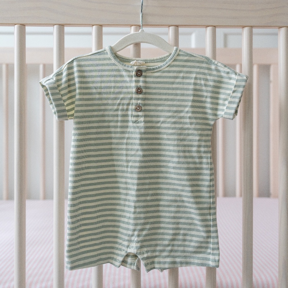 Quincy Mae Sage Stripe Short Sleeve One Piece Romper - Size 6-12 months